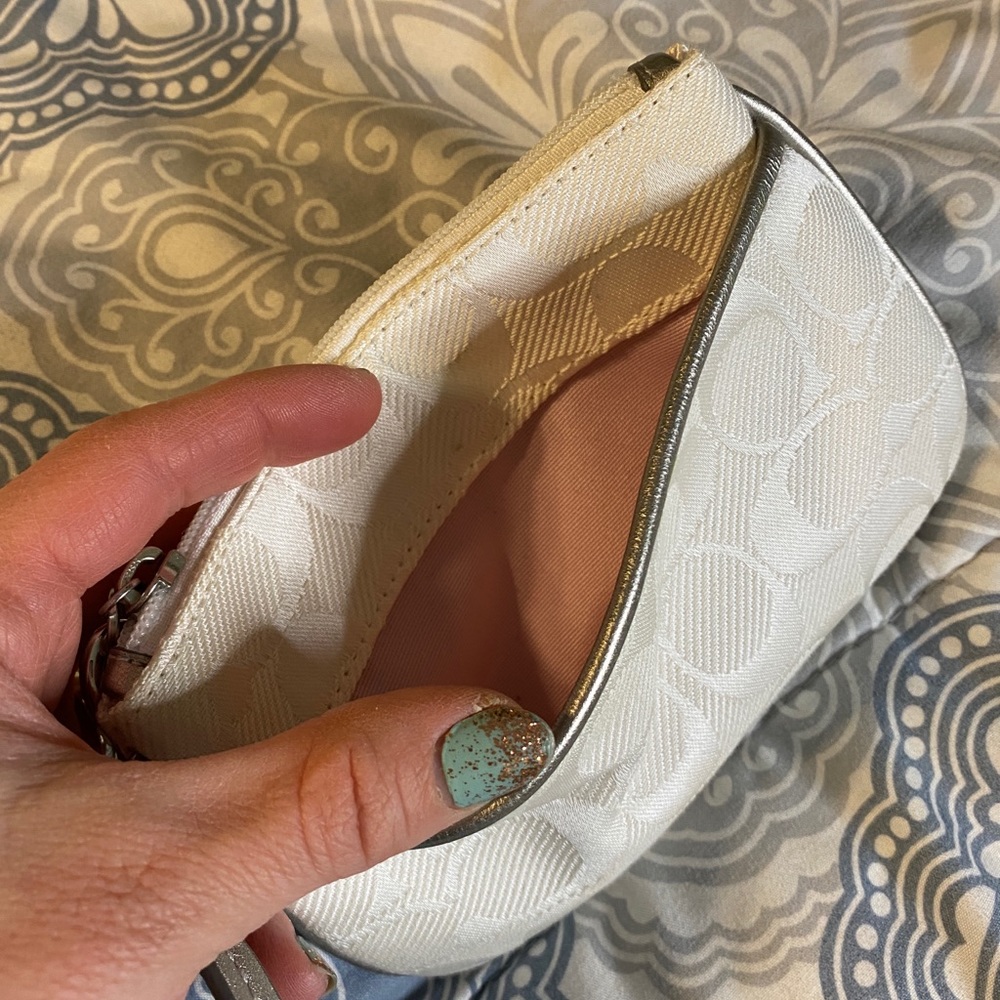 Small Coach wristlet - Picture 3 of 4